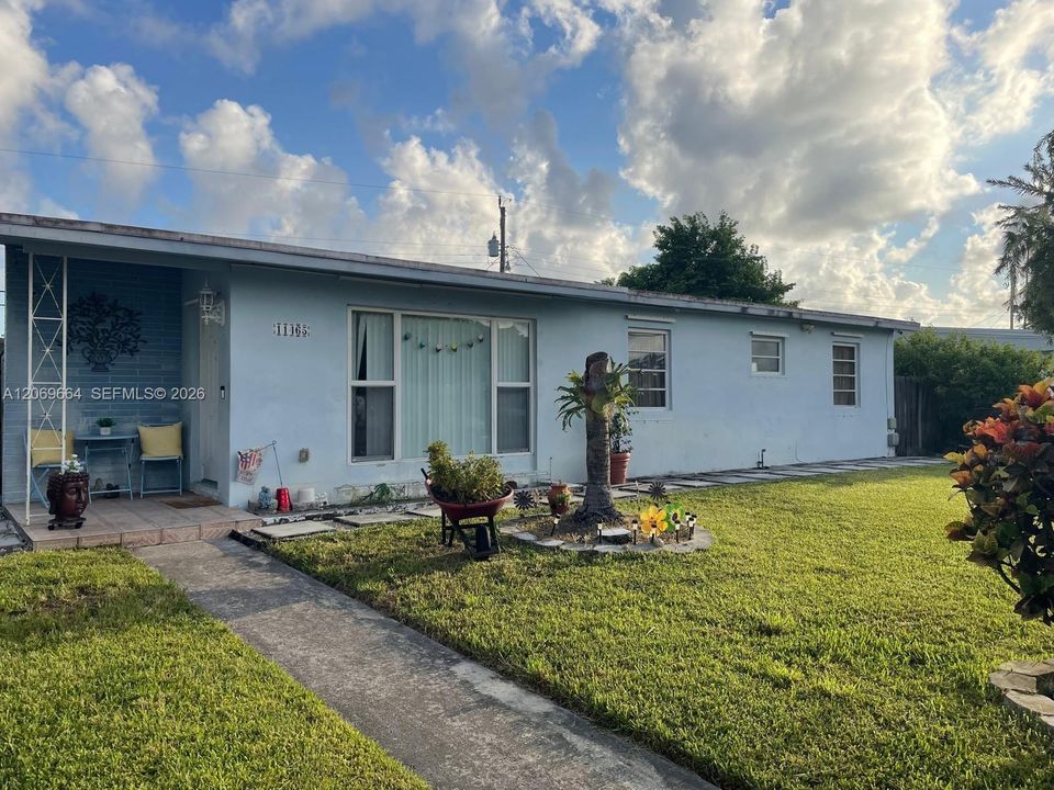 For Sale: $589,900 (3 beds, 2 baths, 1155 Square Feet)