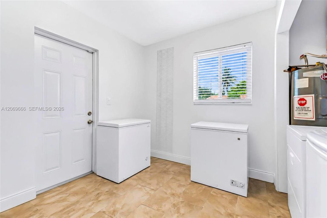 For Sale: $499,000 (4 beds, 2 baths, 1722 Square Feet)
