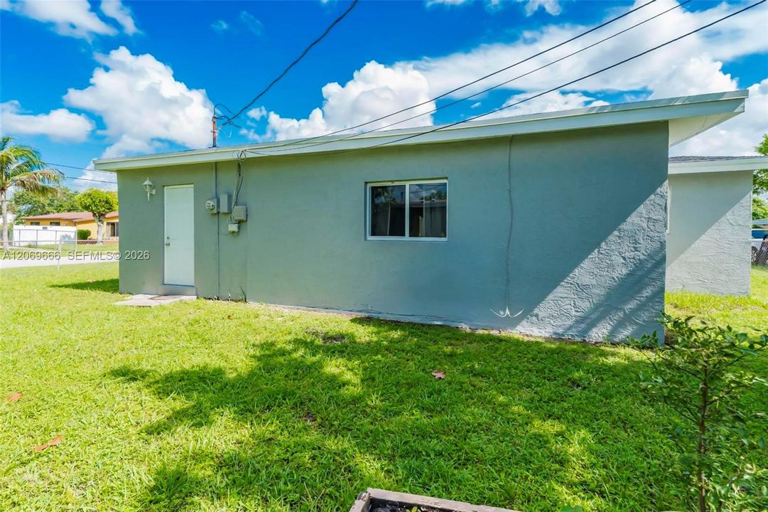For Sale: $499,000 (4 beds, 2 baths, 1722 Square Feet)