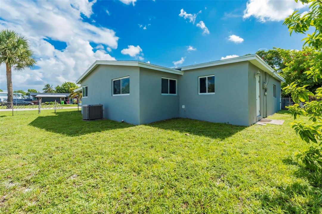 For Sale: $499,000 (4 beds, 2 baths, 1722 Square Feet)