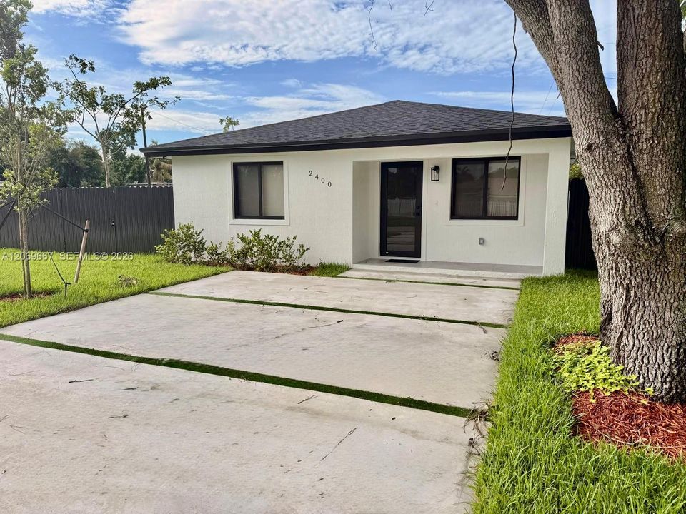 For Rent: $3,700 (3 beds, 2 baths, 1208 Square Feet)