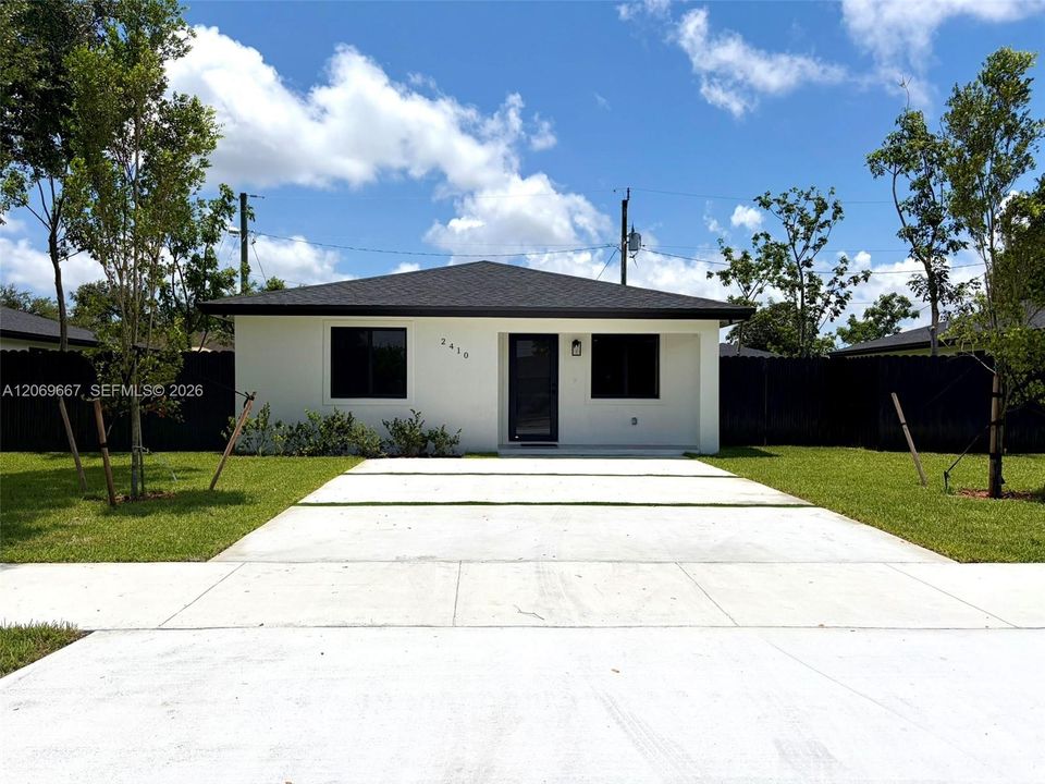 For Rent: $3,700 (3 beds, 2 baths, 1208 Square Feet)