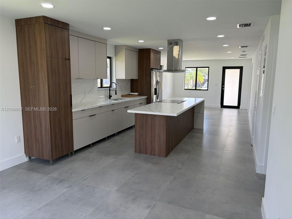 For Rent: $3,700 (3 beds, 2 baths, 1208 Square Feet)