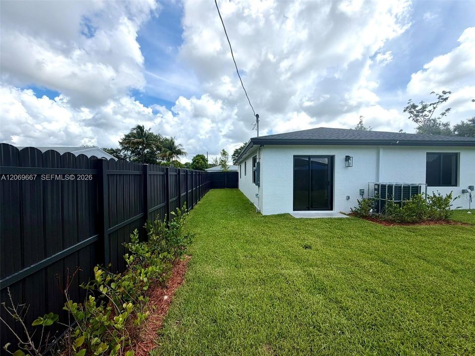 For Rent: $3,700 (3 beds, 2 baths, 1208 Square Feet)