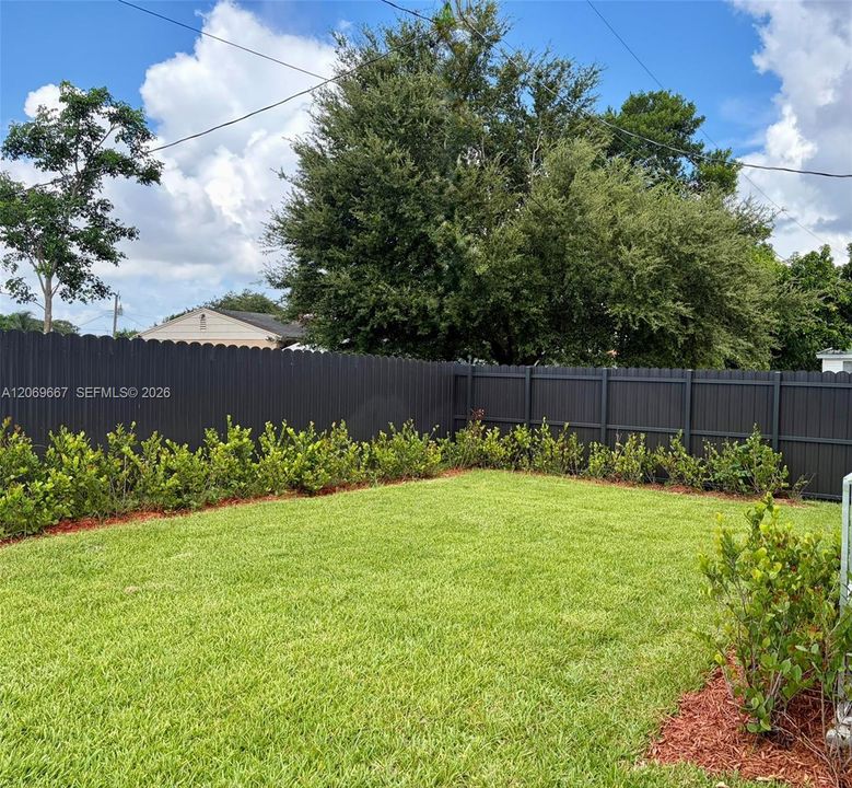 For Rent: $3,700 (3 beds, 2 baths, 1208 Square Feet)