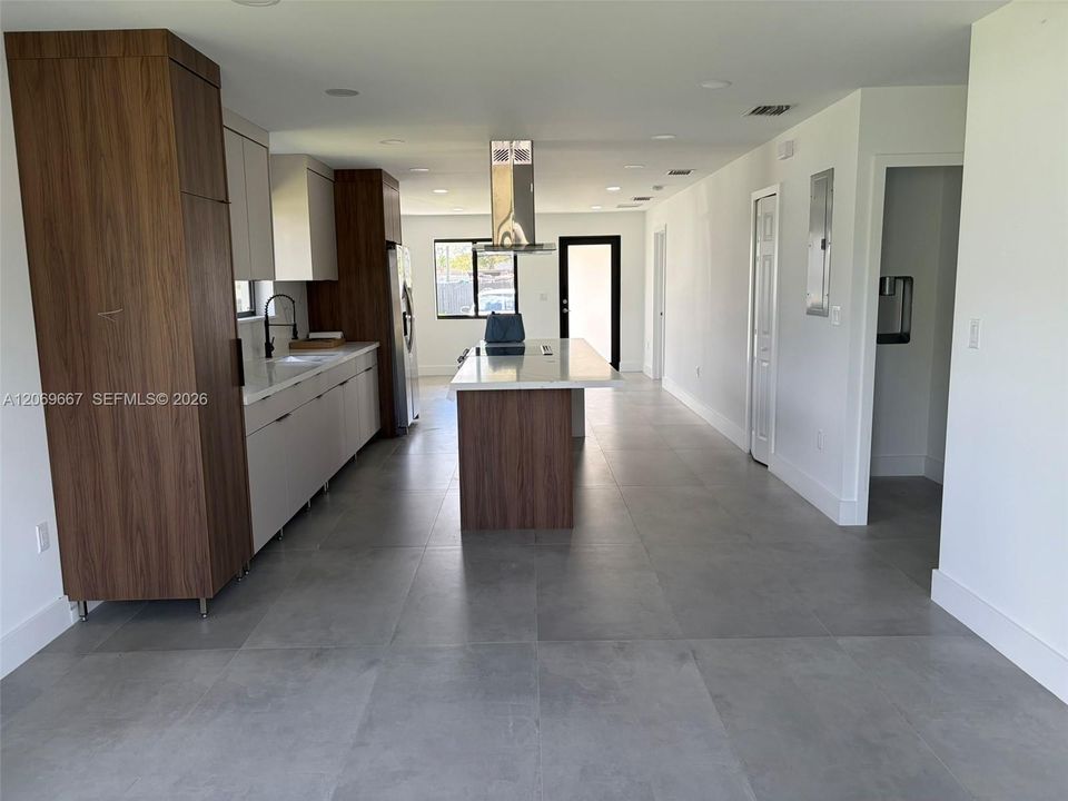 For Rent: $3,700 (3 beds, 2 baths, 1208 Square Feet)