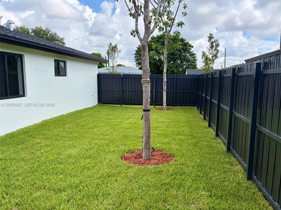 For Rent: $3,700 (3 beds, 2 baths, 1208 Square Feet)
