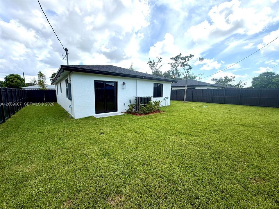 For Rent: $3,700 (3 beds, 2 baths, 1208 Square Feet)