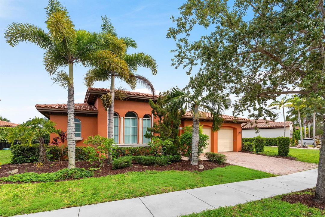 002-8269Northwest124thTerrace-Parkland-F
