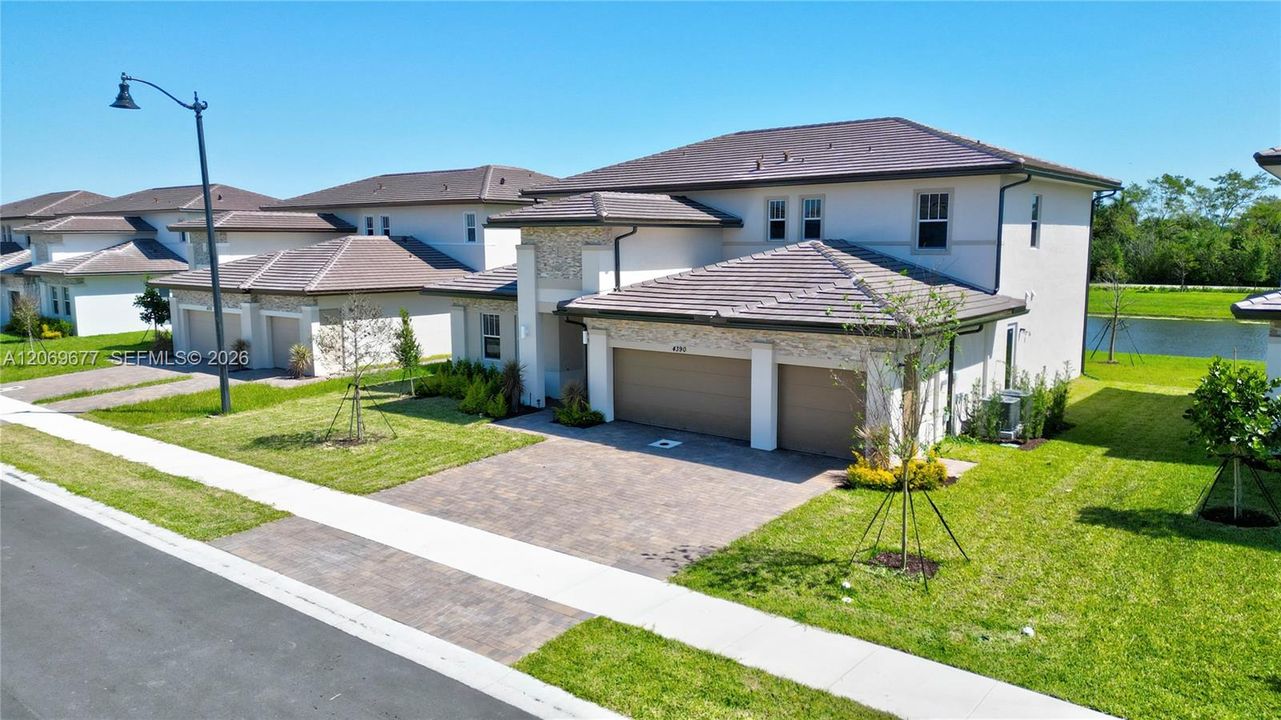 For Sale: $1,780,000 (5 beds, 4 baths, 3958 Square Feet)
