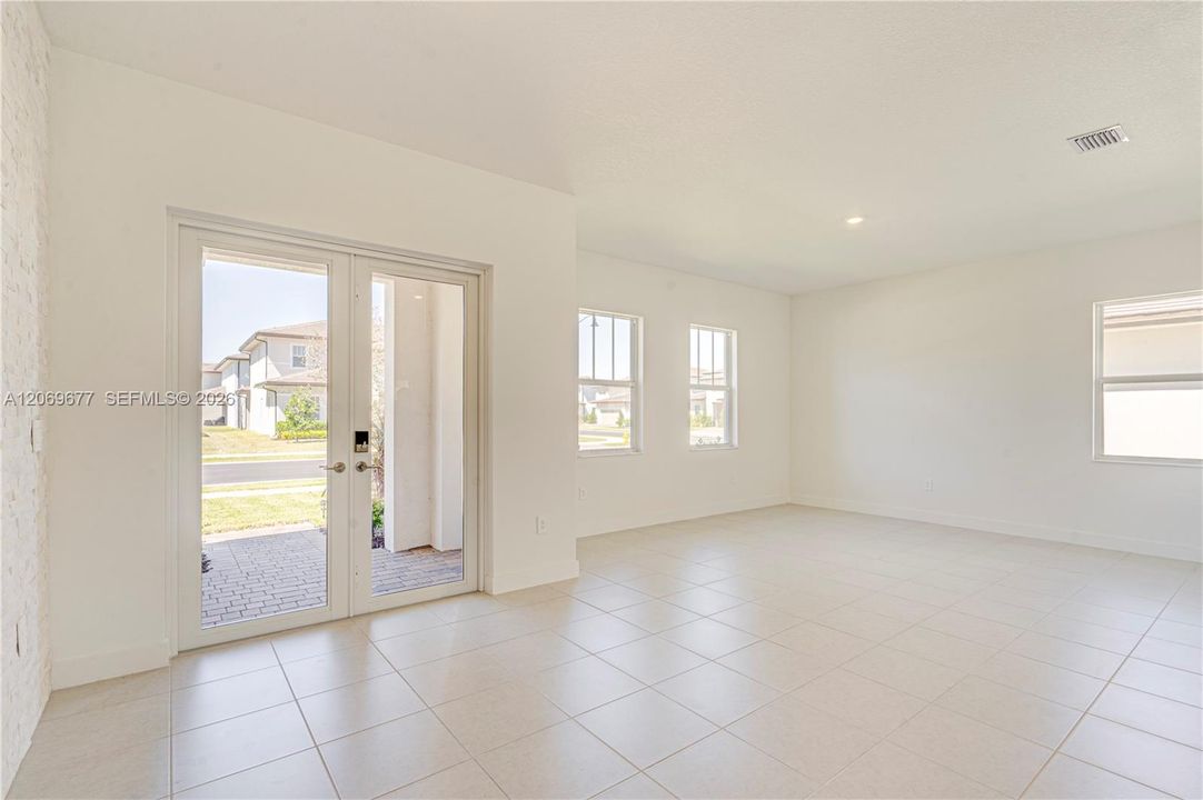 For Sale: $1,780,000 (5 beds, 4 baths, 3958 Square Feet)