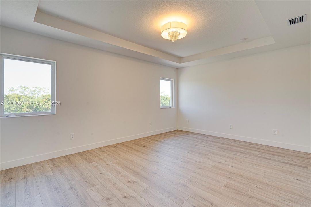 For Sale: $1,780,000 (5 beds, 4 baths, 3958 Square Feet)