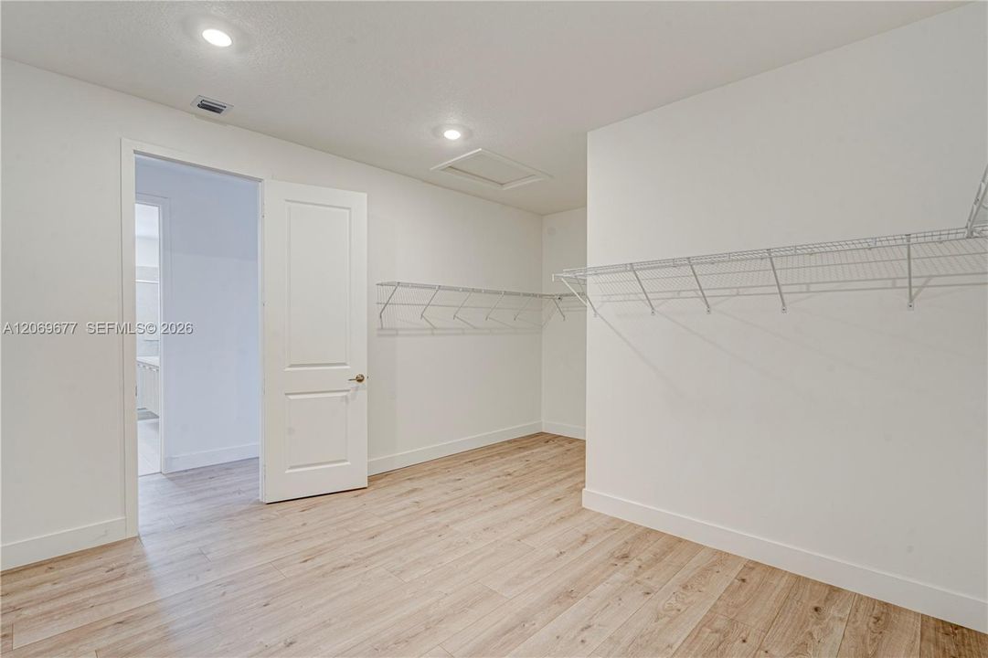 For Sale: $1,780,000 (5 beds, 4 baths, 3958 Square Feet)