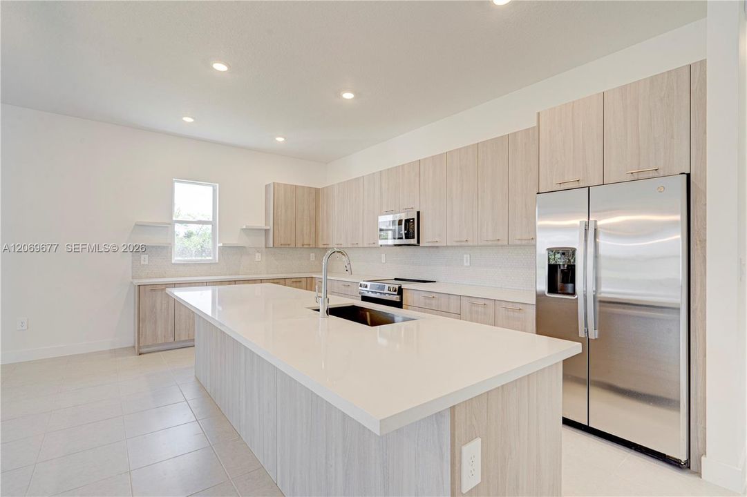 For Sale: $1,780,000 (5 beds, 4 baths, 3958 Square Feet)