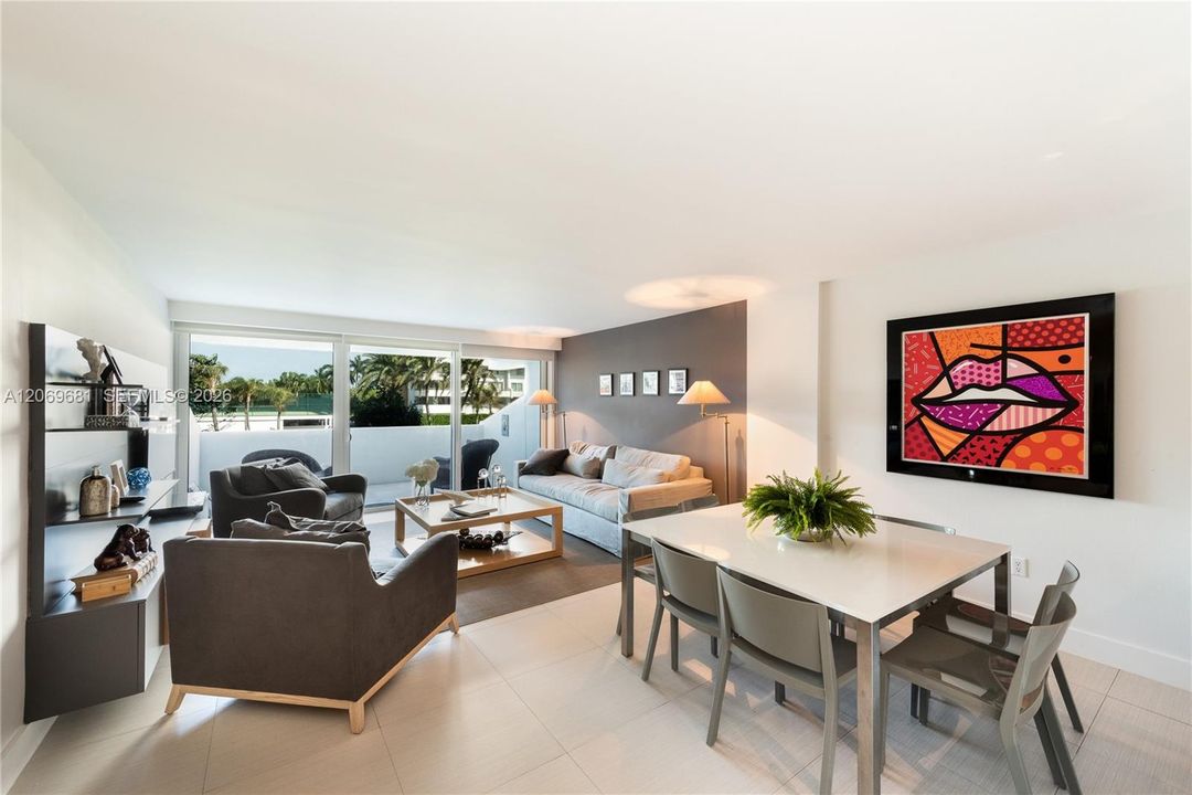 For Sale: $1,100,000 (2 beds, 2 baths, 1260 Square Feet)