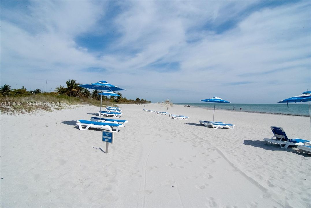 For Sale: $1,100,000 (2 beds, 2 baths, 1260 Square Feet)
