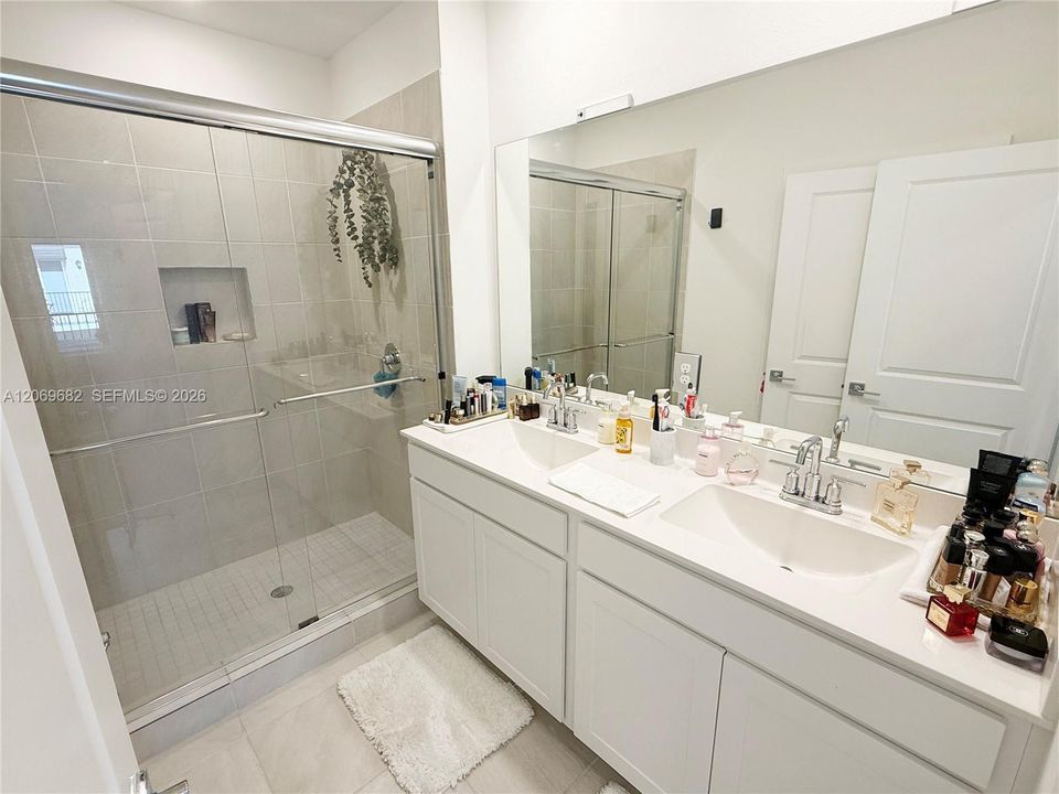 For Rent: $4,900 (4 beds, 2 baths, 1856 Square Feet)
