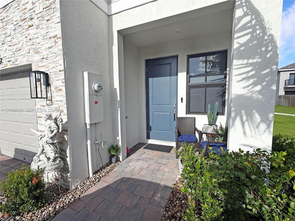 For Rent: $4,900 (4 beds, 2 baths, 1856 Square Feet)