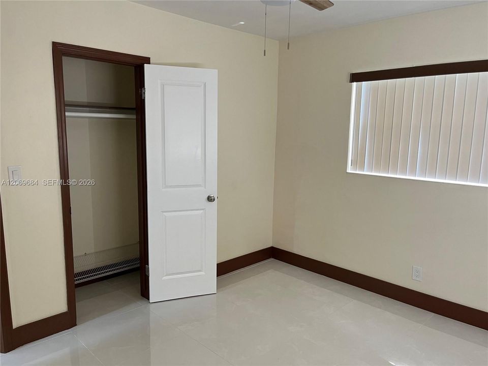 For Rent: $2,750 (3 beds, 2 baths, 864 Square Feet)