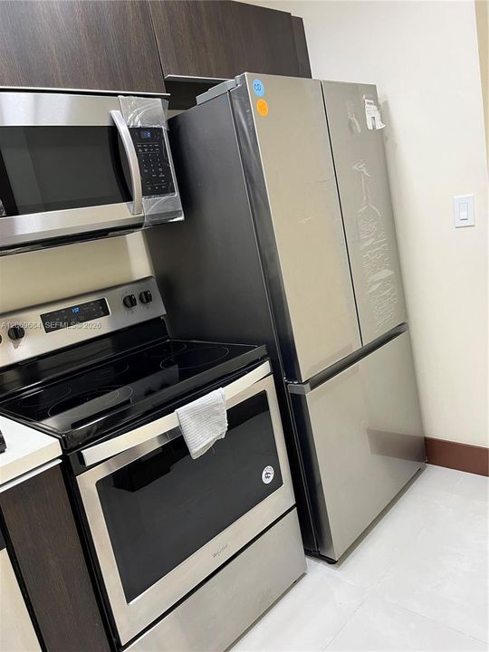 For Rent: $2,750 (3 beds, 2 baths, 864 Square Feet)