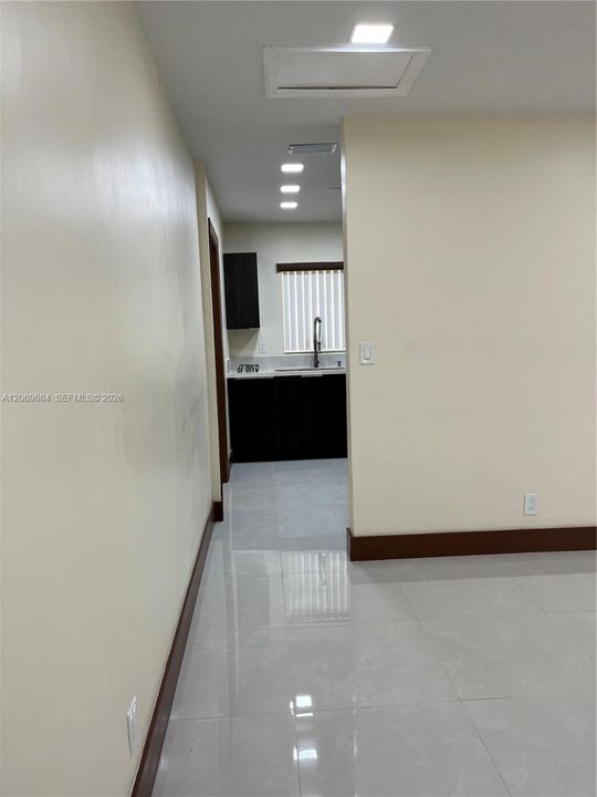 For Rent: $2,750 (3 beds, 2 baths, 864 Square Feet)