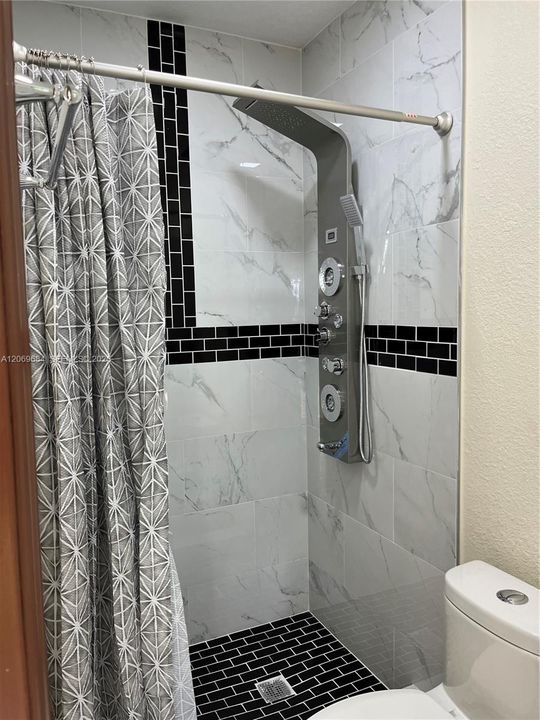 For Rent: $2,750 (3 beds, 2 baths, 864 Square Feet)