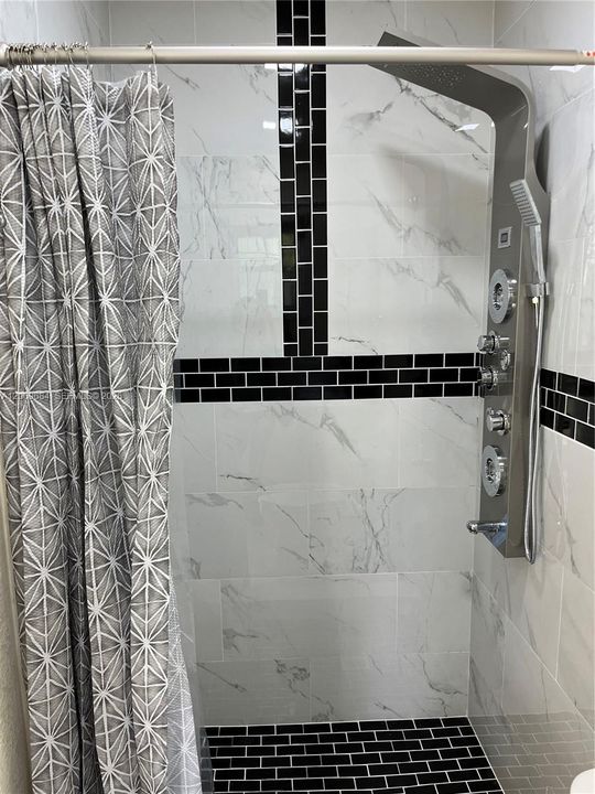 For Rent: $2,750 (3 beds, 2 baths, 864 Square Feet)