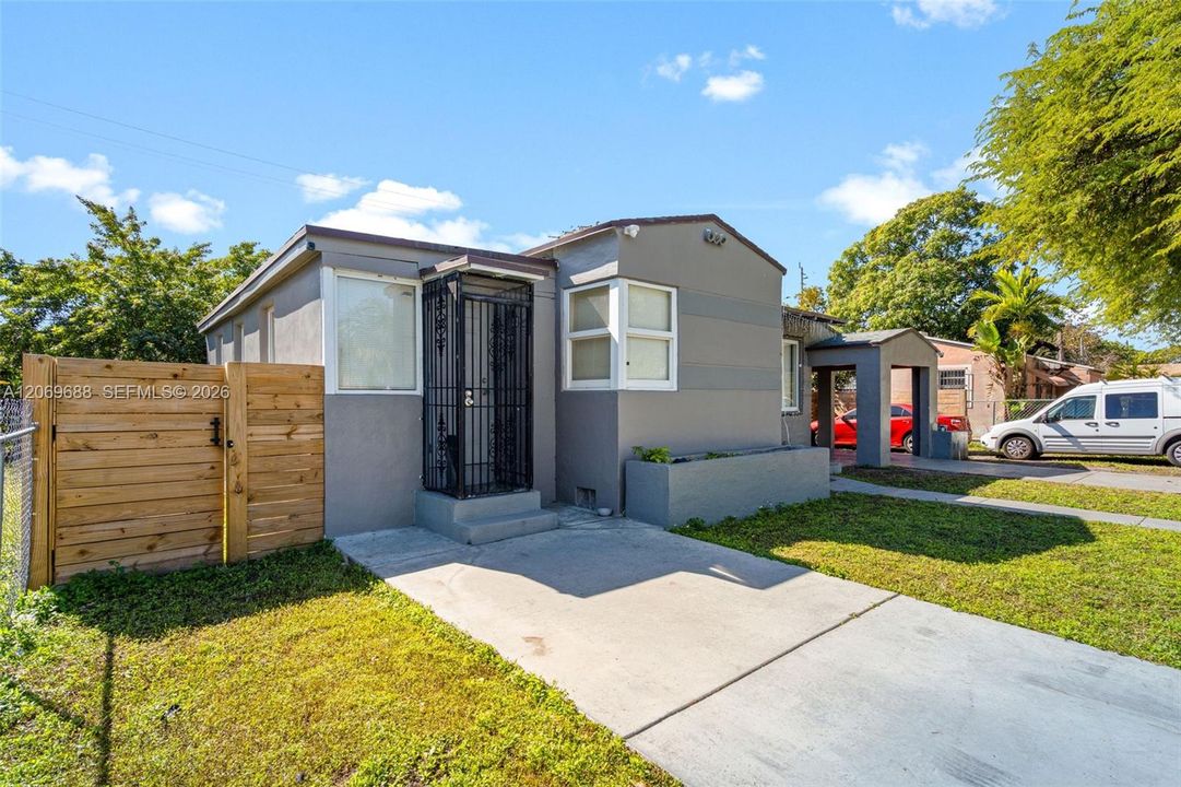 En Venta: $555,000 (3 camas, 2 baños, 1040 Pies cuadrados)