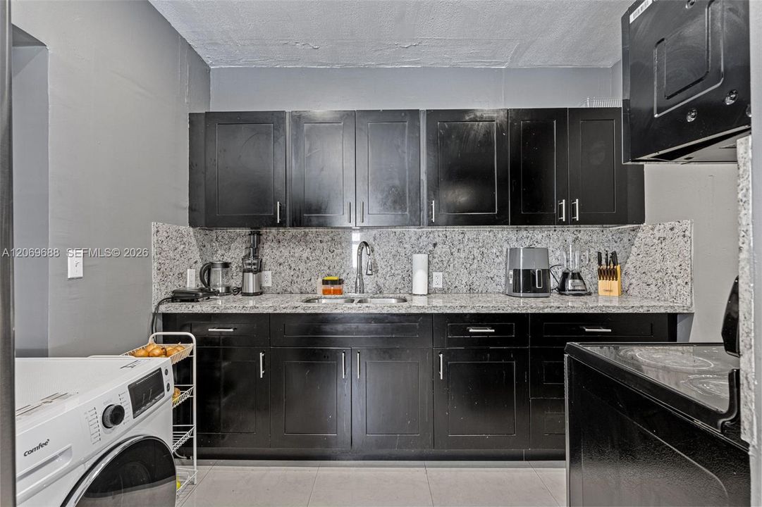 En Venta: $555,000 (3 camas, 2 baños, 1040 Pies cuadrados)