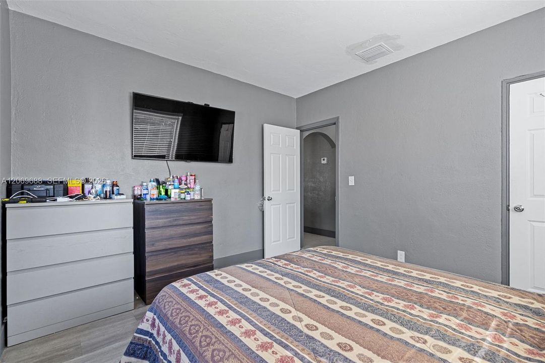 En Venta: $555,000 (3 camas, 2 baños, 1040 Pies cuadrados)