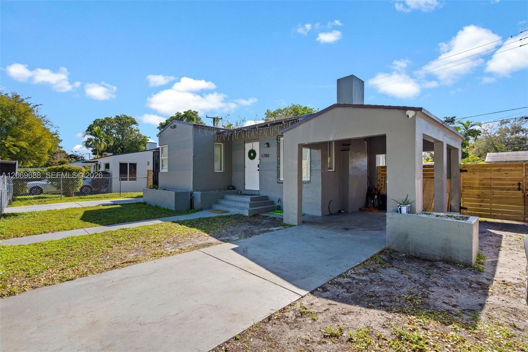 En Venta: $555,000 (3 camas, 2 baños, 1040 Pies cuadrados)