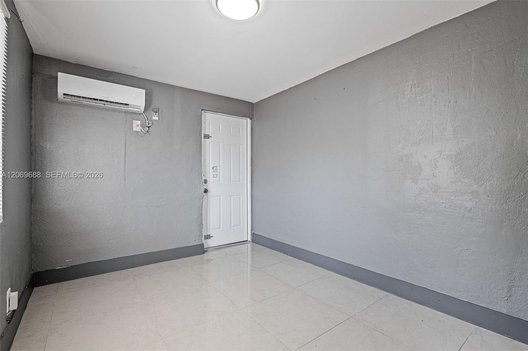 En Venta: $555,000 (3 camas, 2 baños, 1040 Pies cuadrados)