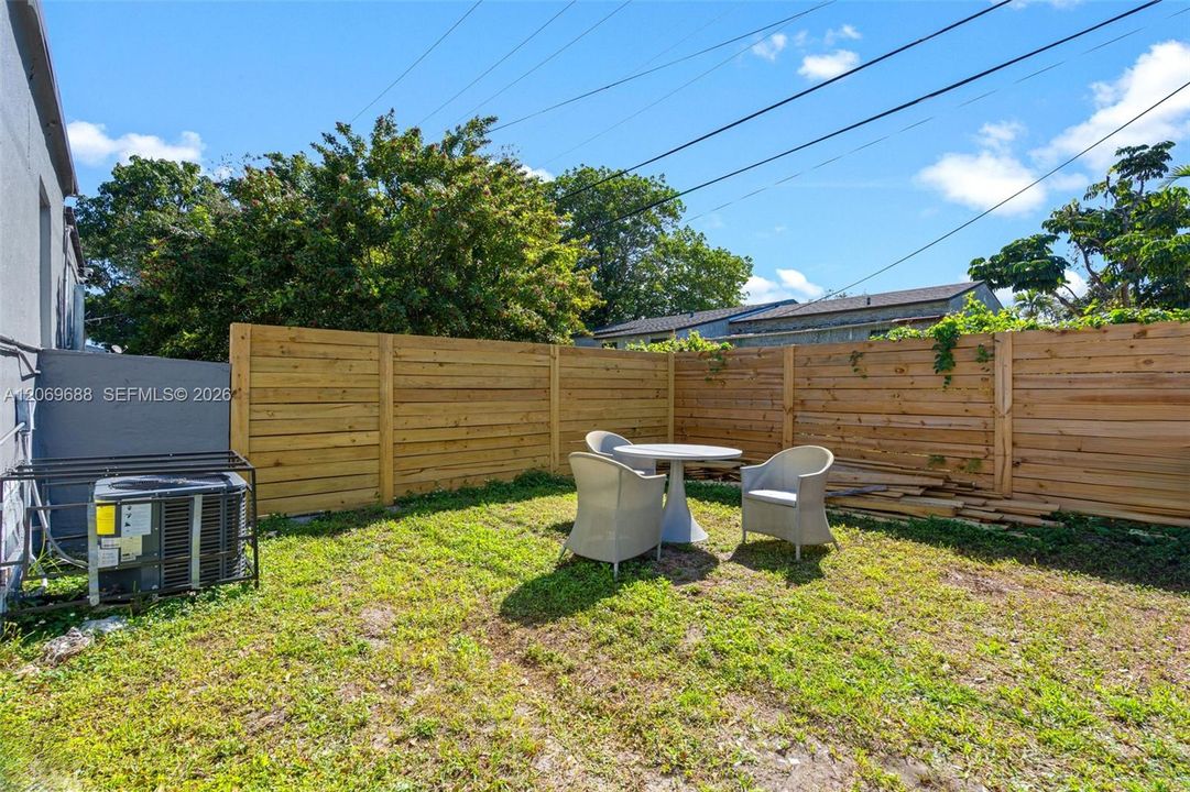 En Venta: $555,000 (3 camas, 2 baños, 1040 Pies cuadrados)
