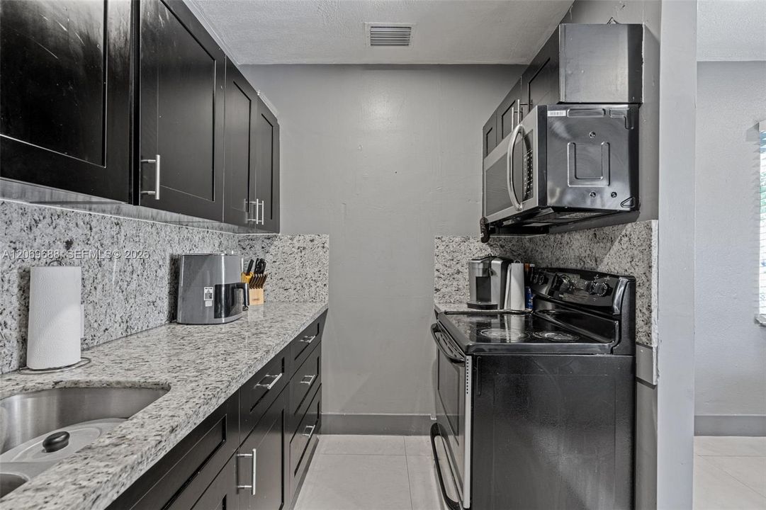 En Venta: $555,000 (3 camas, 2 baños, 1040 Pies cuadrados)