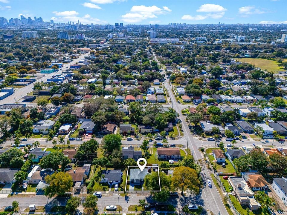 En Venta: $555,000 (3 camas, 2 baños, 1040 Pies cuadrados)