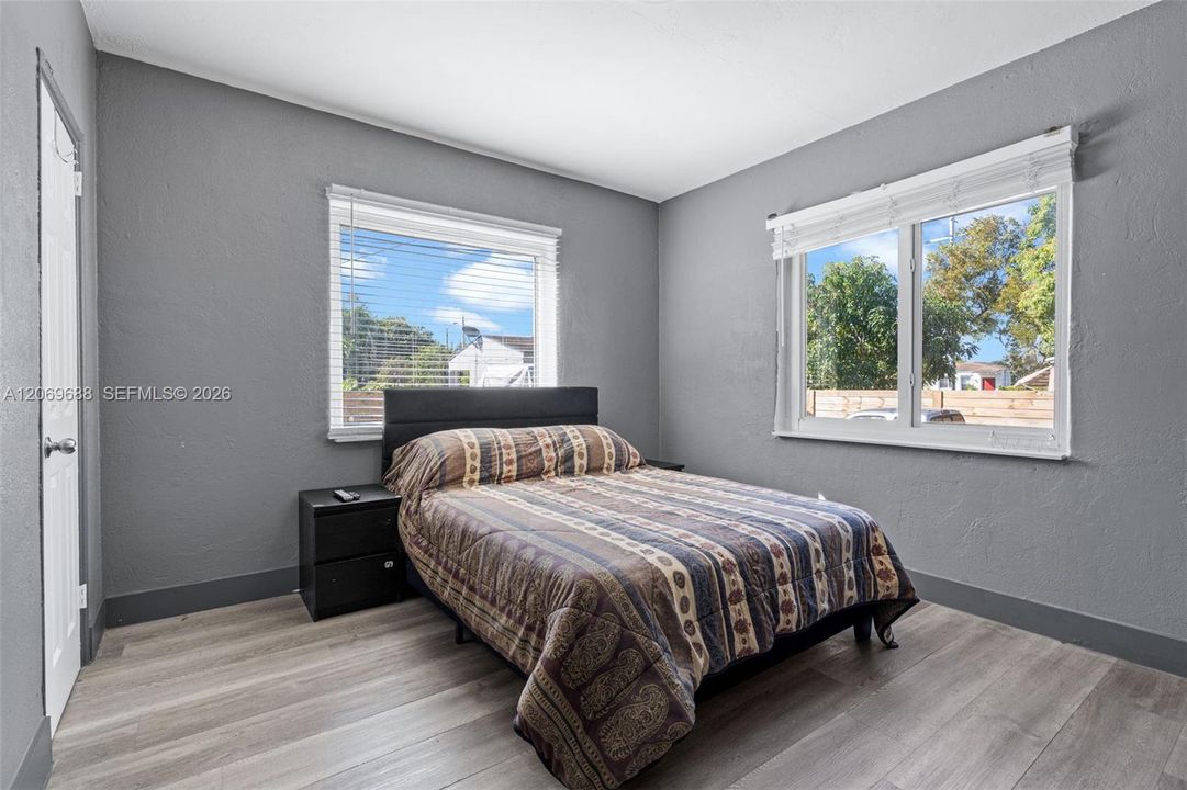 En Venta: $555,000 (3 camas, 2 baños, 1040 Pies cuadrados)