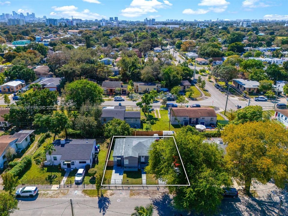 En Venta: $555,000 (3 camas, 2 baños, 1040 Pies cuadrados)