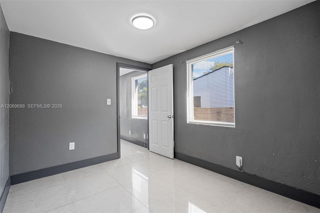 En Venta: $555,000 (3 camas, 2 baños, 1040 Pies cuadrados)