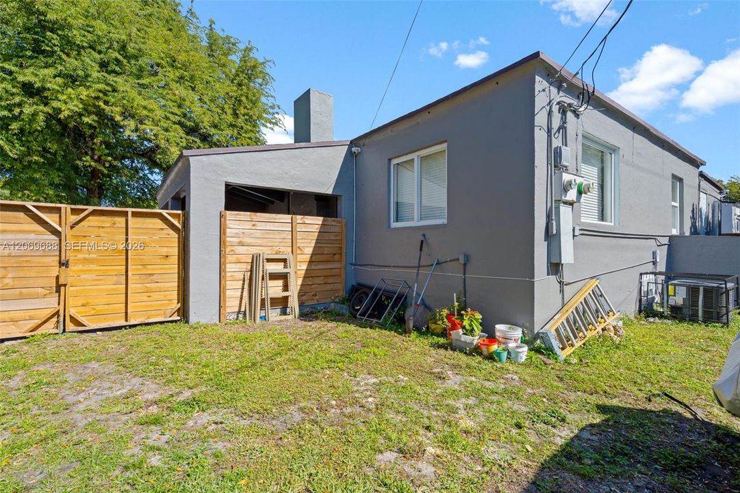 En Venta: $555,000 (3 camas, 2 baños, 1040 Pies cuadrados)