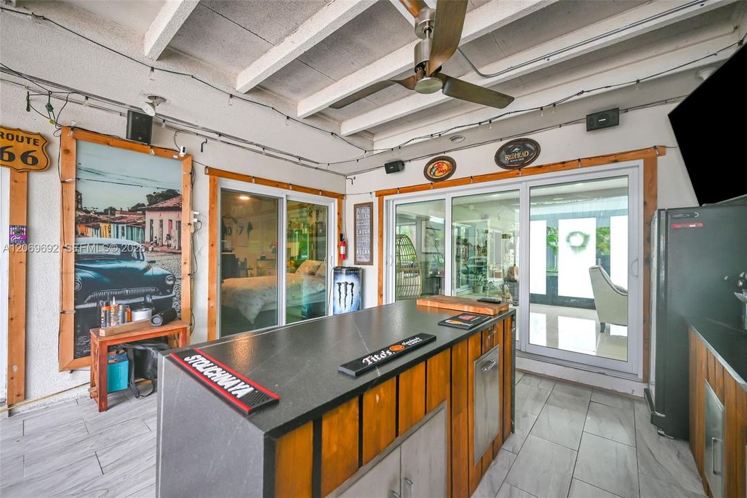 outdoor kitchen/ Patio
