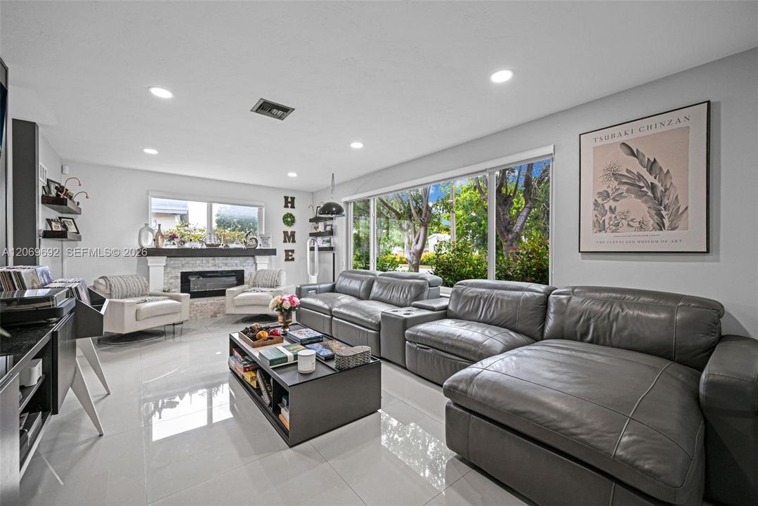 For Sale: $739,000 (3 beds, 2 baths, 2218 Square Feet)