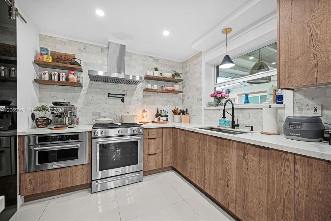For Sale: $739,000 (3 beds, 2 baths, 2218 Square Feet)