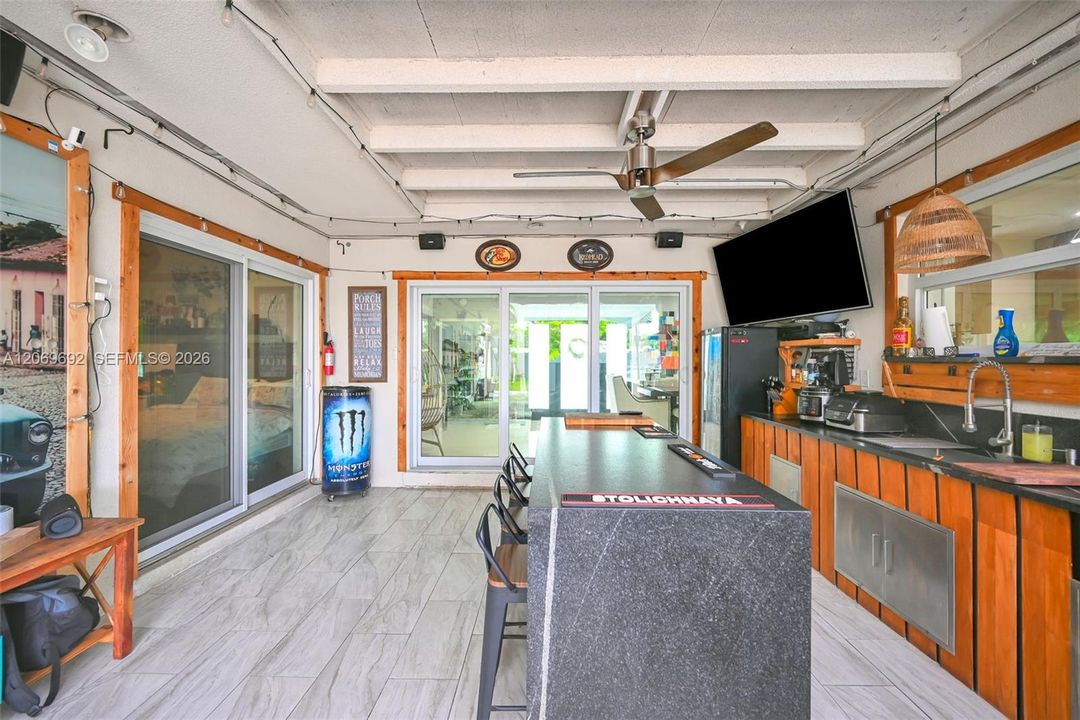 outdoor kitchen/ Patio