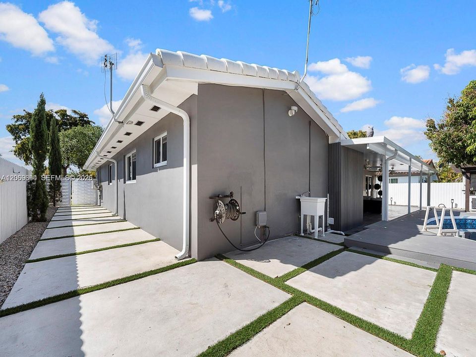For Rent: $4,700 (3 beds, 2 baths, 1833 Square Feet)