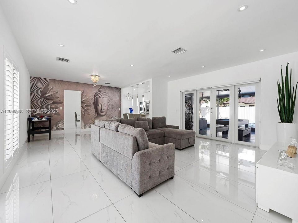 For Rent: $4,700 (3 beds, 2 baths, 1833 Square Feet)