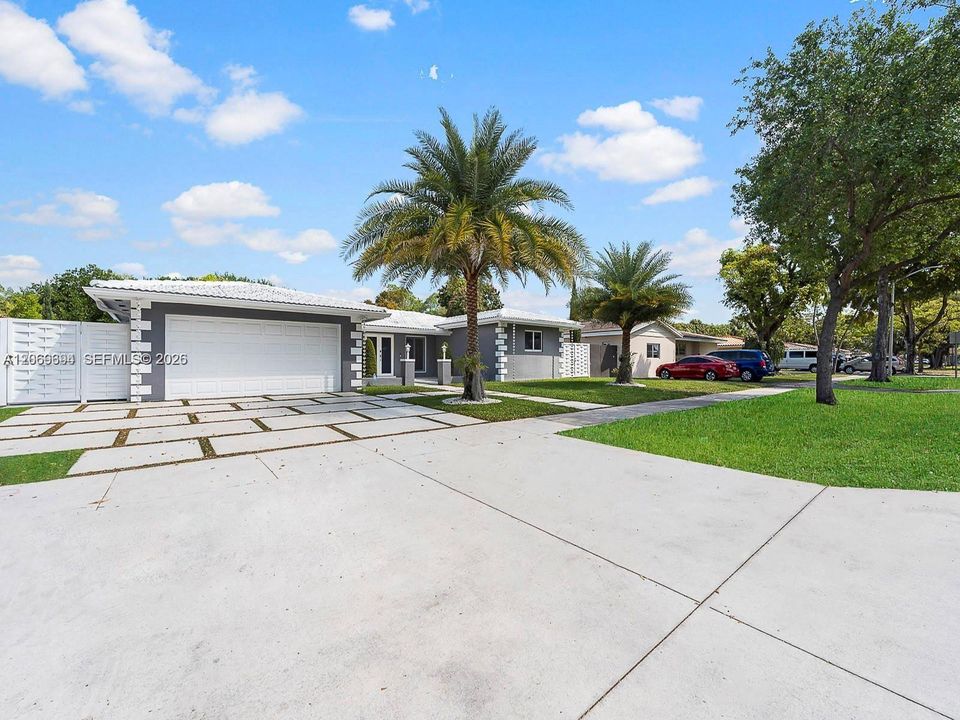 For Rent: $4,700 (3 beds, 2 baths, 1833 Square Feet)