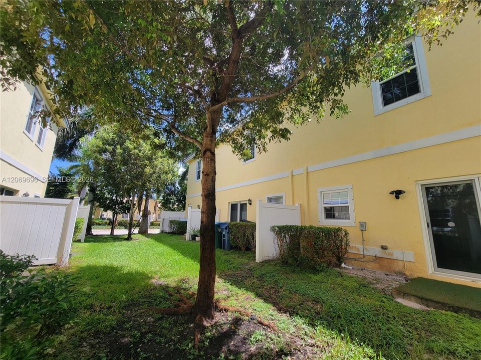 For Rent: $2,850 (3 beds, 2 baths, 1496 Square Feet)