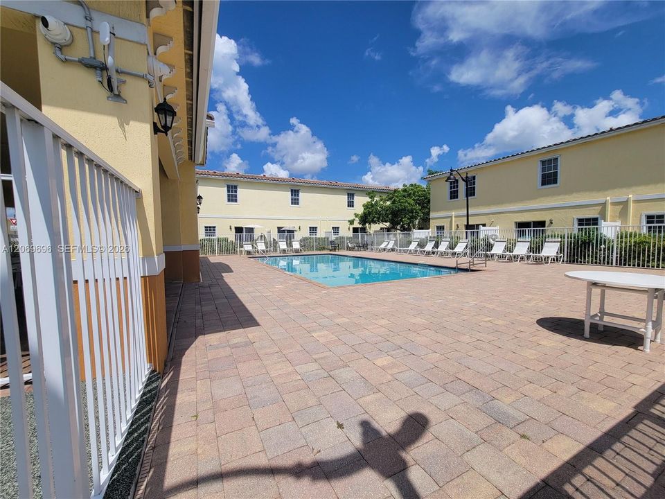For Rent: $2,850 (3 beds, 2 baths, 1496 Square Feet)