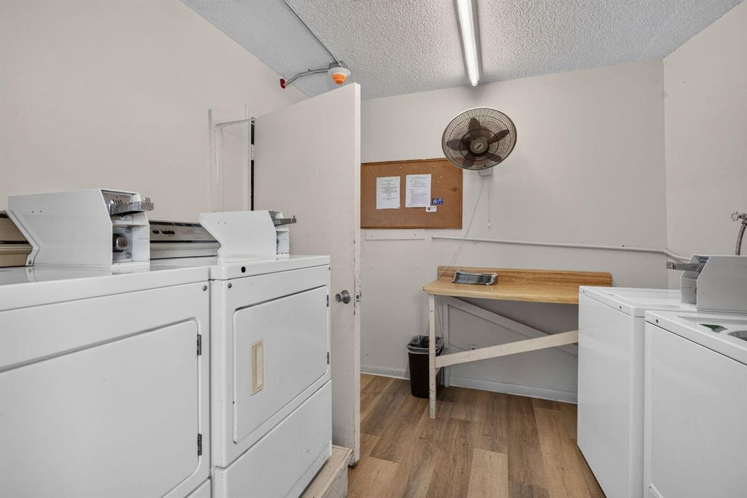 LAUNDRY ROOM 4th FLOOR