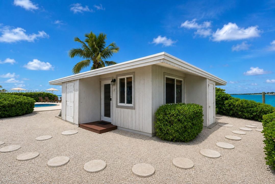 For Sale: $16,000,000 (4 beds, 3 baths, 2304 Square Feet)